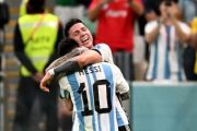 Messi y Fernández, dos goles para el desahogo nacional