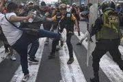 Atacaron a los manifestantes con bombas lacrimógenas y perdigones